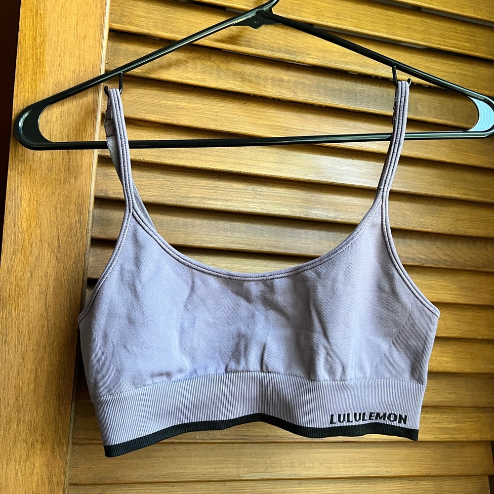 Lululemon sports bra
